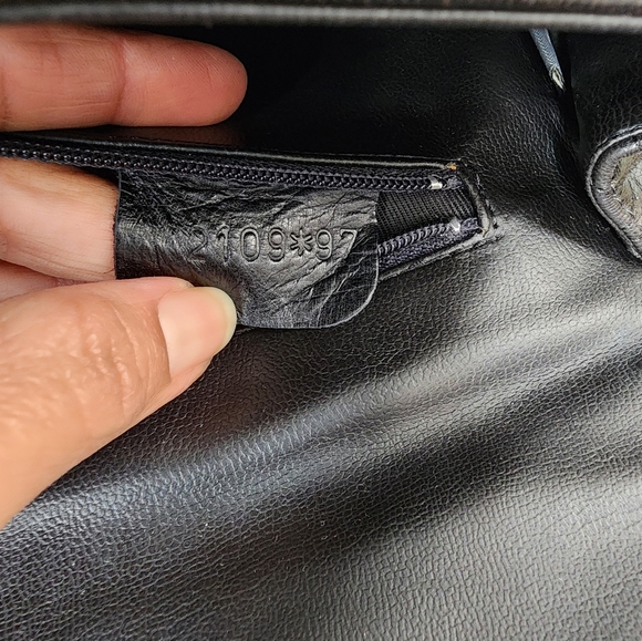 BALLY authentic vintage quilted leather two way shoulder crossbody - Picture 14 of 15